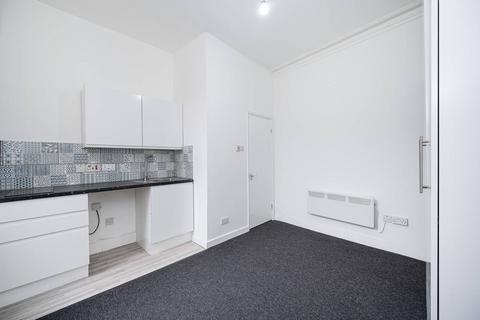 Studio to rent, Bodney Road, Hackney, London, E8