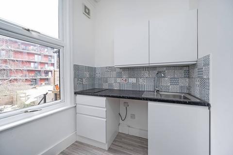 Studio to rent, Bodney Road, Hackney, London, E8