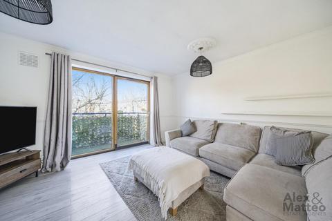 2 bedroom flat to rent, Thorburn Square, Bermondsey, SE16