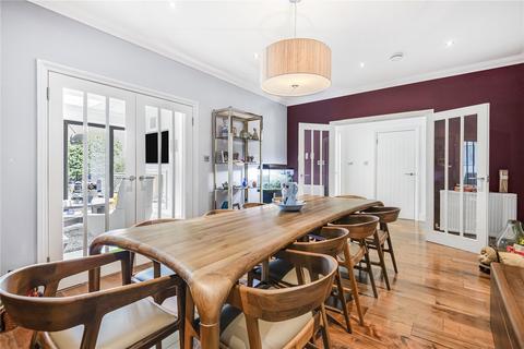 22 Meadway, London, N14 6NL