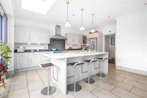 22 Meadway, London, N14 6NL