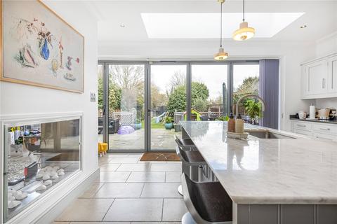 22 Meadway, London, N14 6NL