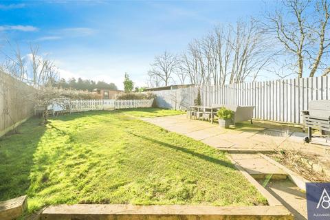 8 Burnham Place, Syresham, Brackley, NN13 5HT