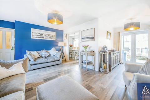 8 Burnham Place, Syresham, Brackley, NN13 5HT