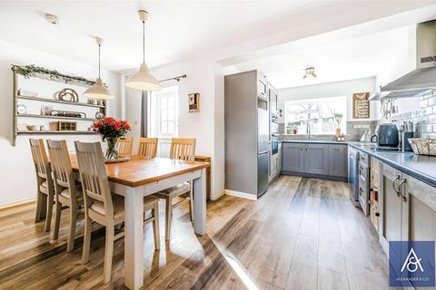 8 Burnham Place, Syresham, Brackley, NN13 5HT