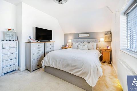 8 Burnham Place, Syresham, Brackley, NN13 5HT