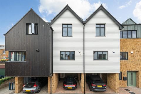 2 bedroom terraced house for sale, Sea Street, Whitstable