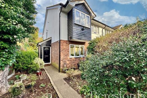 2 bedroom apartment for sale, Childs Close, Hornchurch, RM11