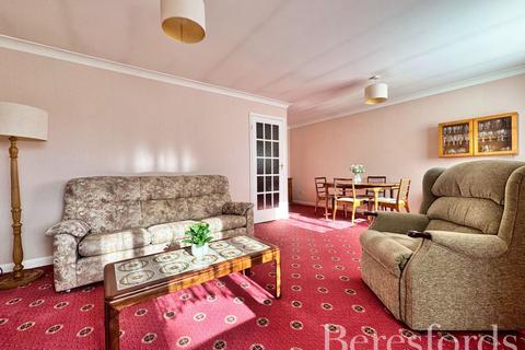 2 Childs Close, Hornchurch, RM11 2BT