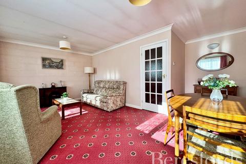2 Childs Close, Hornchurch, RM11 2BT