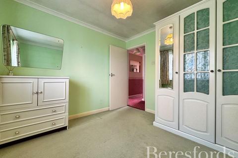 2 Childs Close, Hornchurch, RM11 2BT