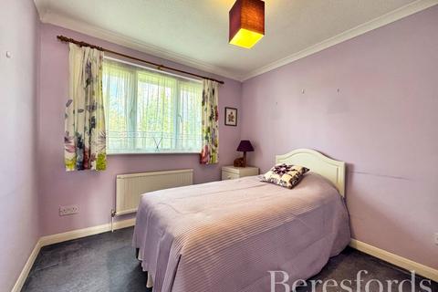 2 Childs Close, Hornchurch, RM11 2BT