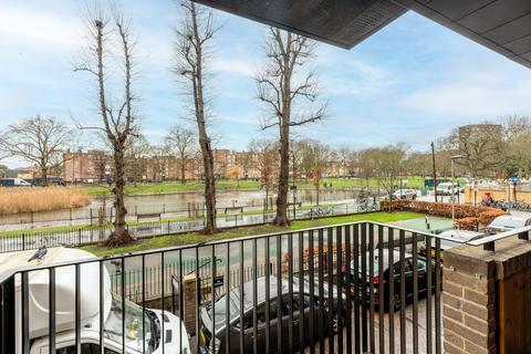 2 bedroom apartment for sale, Clapton Common, London, E5