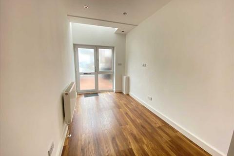 2 bedroom end of terrace house to rent, St Andrews Road, Acton