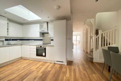 2 bedroom end of terrace house to rent, St Andrews Road, Acton