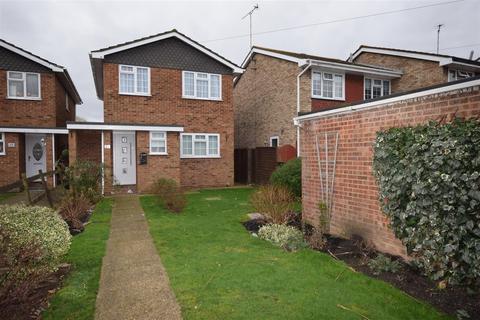 4 bedroom detached house to rent, Antony Close, Canvey Island SS8