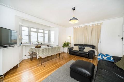 4 bedroom flat for sale, Streatham High Road, London SW16