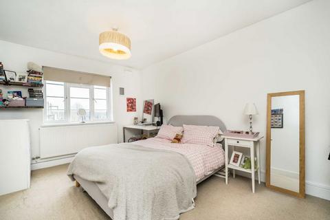 4 bedroom flat for sale, Streatham High Road, London SW16