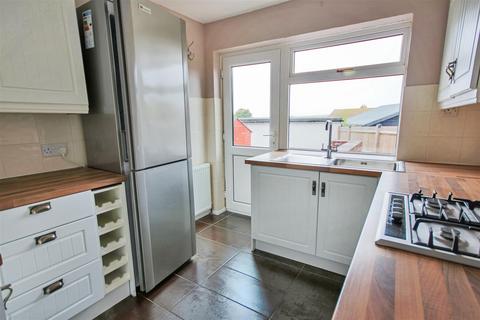 3 bedroom semi-detached house to rent, Batemans Road, Brighton