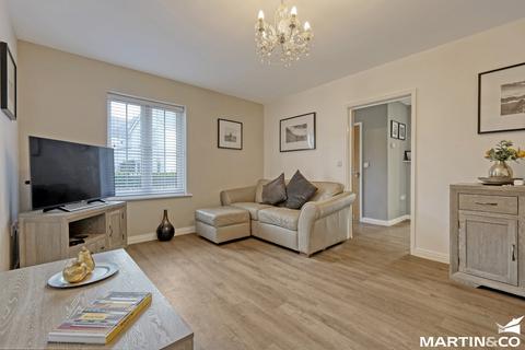 3 bedroom semi-detached house for sale, Beehive Lane, Chelmsford