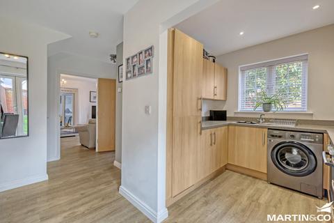 3 bedroom semi-detached house for sale, Beehive Lane, Chelmsford