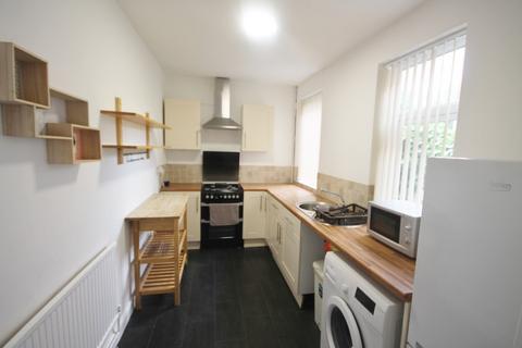 2 bedroom terraced house to rent, Raymond Road, Leicester