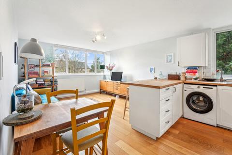 2 bedroom apartment for sale, Craigside, Kingston Upon Thames KT2