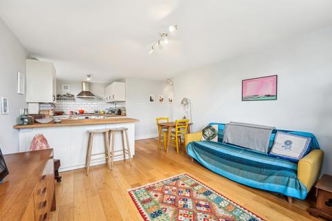 2 bedroom apartment for sale, Craigside, Kingston Upon Thames KT2