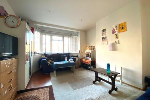 2 bedroom ground floor flat for sale, Imperial Drive, Harrow HA2