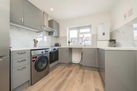 1 bedroom flat to rent, Costons Lane, Greenford UB6