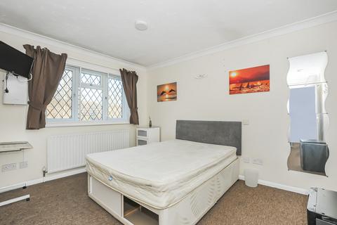 21 Ingleside, Colnbrook, Slough, SL3 0PD