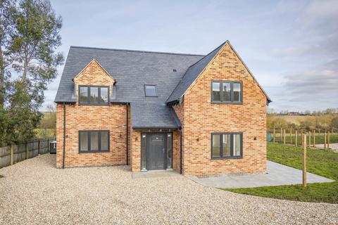 4 bedroom detached house for sale, Stows Hill Close, Bury St. Edmunds IP30