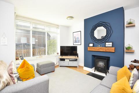 2 bedroom end of terrace house for sale, Hookstone Avenue, Harrogate