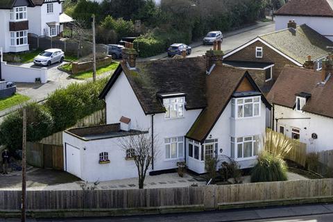 4 bedroom detached house for sale, Garrison Lane, Suffolk IP11