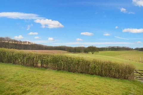 3 bedroom detached bungalow to rent, Caverswall Common