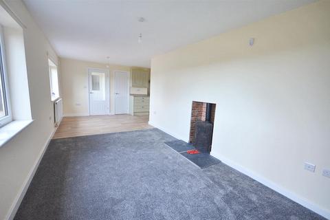 3 bedroom detached bungalow to rent, Caverswall Common