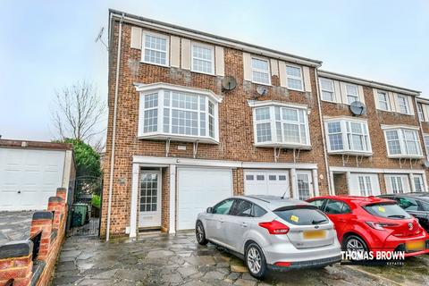 4 bedroom end of terrace house for sale, Tubbenden Lane, Orpington