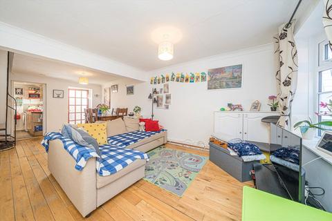 2 bedroom terraced house to rent, Marsh Farm Road, Twickenham TW2