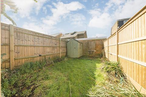 2 bedroom terraced house to rent, Marsh Farm Road, Twickenham TW2