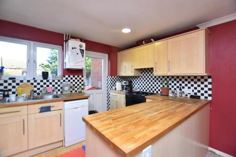 3 bedroom terraced house to rent, Bridport Close, Lower Earley RG6