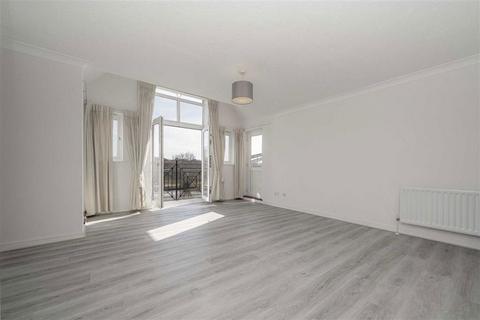 2 bedroom flat for sale, Swan Walk, Shepperton TW17