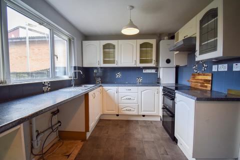 3 bedroom end of terrace house to rent, Lothersdale, Wilnecote, Tamworth