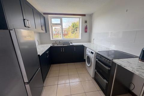 3 bedroom terraced house to rent, Approach Road, Manselton, Swansea