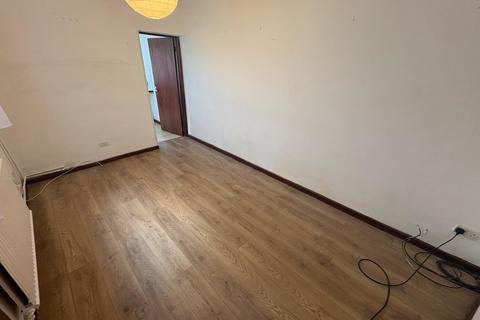 3 bedroom terraced house to rent, Approach Road, Manselton, Swansea