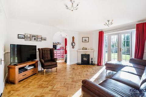 4 bedroom link detached house for sale, Calne Road, Lyneham, Wiltshire, SN15