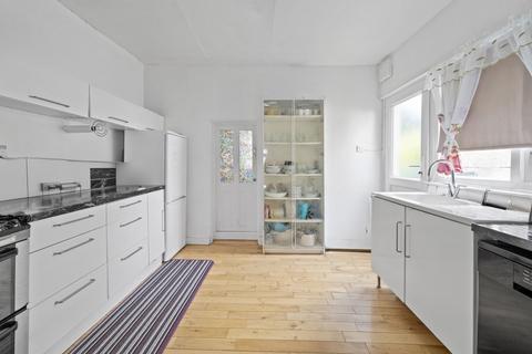 2 bedroom ground floor flat for sale, Summerhill Road, London N15