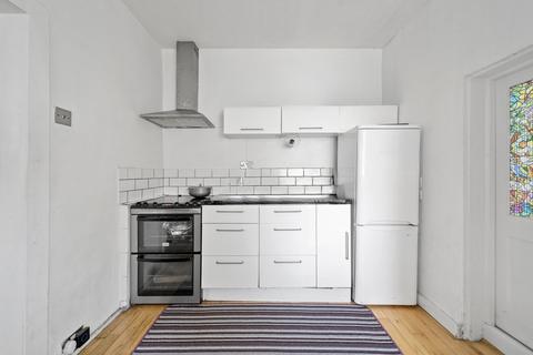 2 bedroom ground floor flat for sale, Summerhill Road, London N15