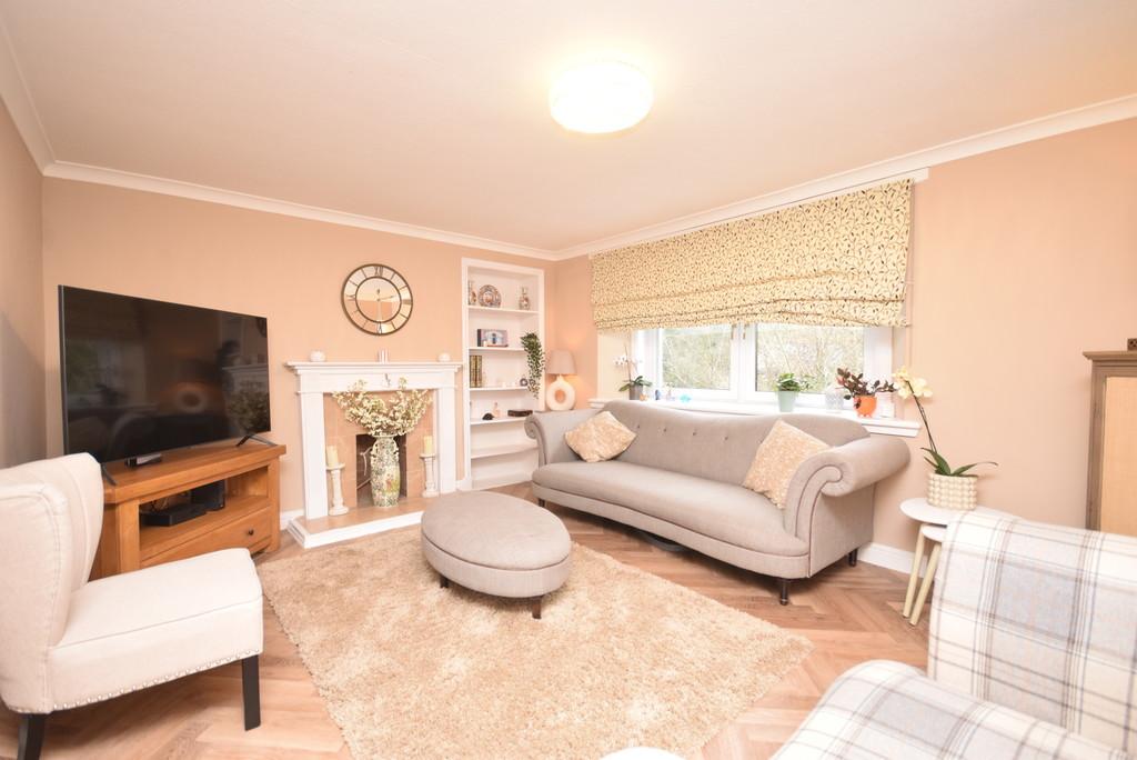 28 Cross Street, Scone, PH2 6 LR - Lounge