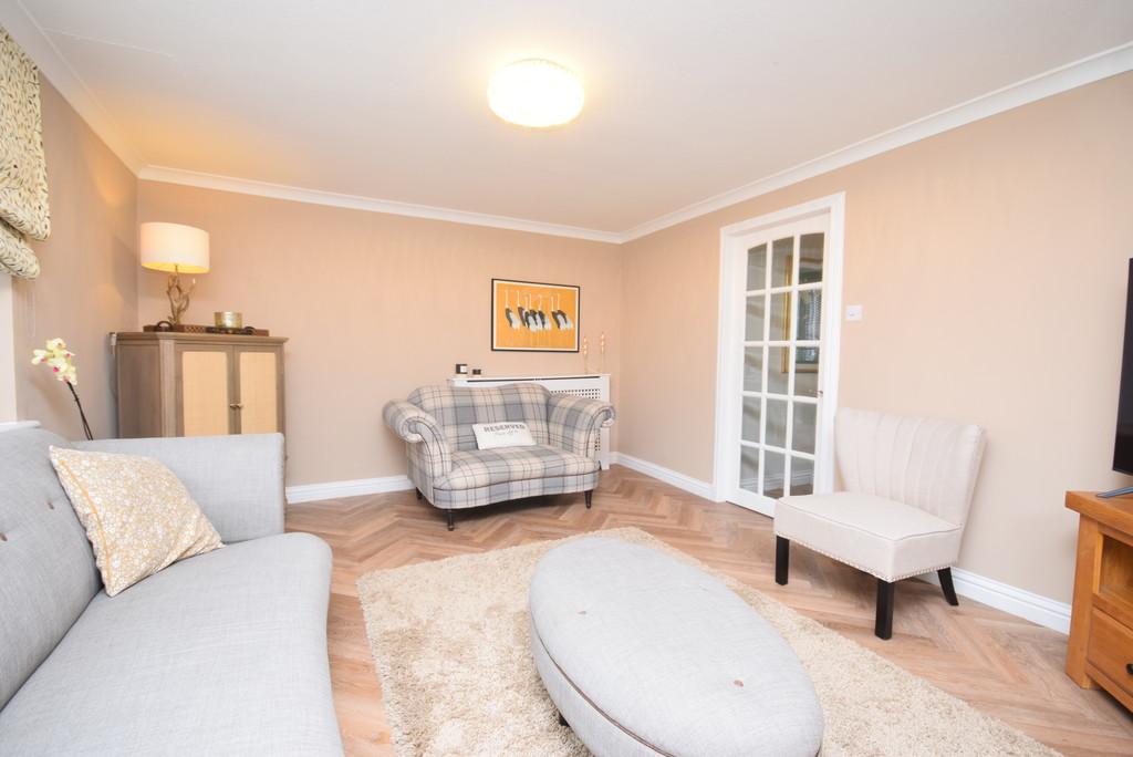 28 Cross Street, Scone, PH2 6 LR - Lounge