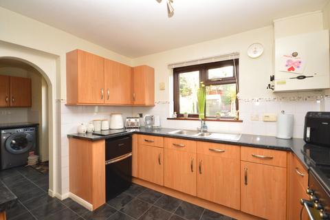 25 Middlemead, Folkestone, CT19 5UB